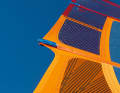 In contrast to all other types of sails, modern freestyle sails are generally ridden without loose leech, i.e. with a tightly tensioned leech