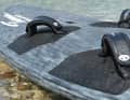 Die "Stufe" im Decksshape ("Step Rails") sorgt für bequemen Stand, Platz genug für die Füße ist obendrein.