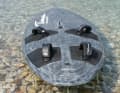 Auch im langen Deck findet sich die flache Shape-Form wieder.