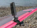 Der Flymount packt Mast und Gabel sicher. Hier ist ein Vormodell zu sehen mit Gewindeanschluss. Version 4 kommt mit GoPro-Adapter.