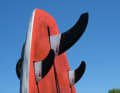 The centre fin is offset in the box. When changing to a standard single fin, the position then also fits.