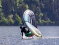 Teamrider Balz Müller, der den Ensis Topspin Ace mit entwickelt hat, schwärmt: "Das Material sorgt für ein faszinierend geschmeidiges Fahrverhalten und macht den Wing..."