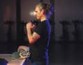 Now lower your upper body and keep your back straight at all times. From the lowest position, push yourself up again.