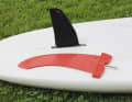 Bei Longboards, die mit kleinen Segeln motorisiert werden, sollte man eine kleine Finne (< 20 Zentimeter) montieren...