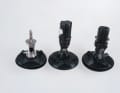 The three plug connections: The pin (left) is the most widely used and (almost) fully compatible with each other. NeilPryde's MXT (centre) is a convenient further development of the US quick release (right). This also provides a secure feeling with two visible press studs, but is a rarity.