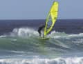 Ideally, the counter-pressure in the sail pushes you up again quickly so that you can get your full body weight over the board. As soon as this is the case, you take up speed again in a controlled manner.