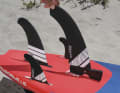 Fin tuning extends the range of use enormously. With Starboard, an additional (freeride) fin is included, at least with the expensive design.