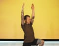 Yoga-Übung Kriegerische Ausfallschritte