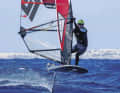 Max Körner wagte den Umstieg vom Segeln auf das iQFOiL-Material und startete direkt bei internationalen Regatten wie hier auf Lanzarote.