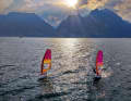 Whether fin or foil: three knots, which you can still gain with the foil - or simply your style. Because planing at twelve knots is also possible with a fin.