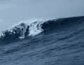 Der Film "L E N A" zeigt Deutschlands erste Big Wave Surferin Lena Kemna