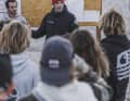 Das Skippers Meeting fand wieder im Morgengrauen statt