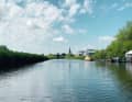 Start der "Hidden Waters of New Jork"-Tour im Buxtehuder Hafen mit Blick auf den Buxtehuder Kirchturm..