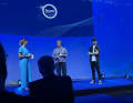 Andrea Hoeppner and Adam Sims reported on the surfing hall and the tow-in competition, moderated by Kristin Recke.