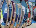 Wir haben uns auf der boot in Düsseldorf nach den besten Angeboten für Windsurf-, Wing und SUP-Material umgeschaut.Windsurfboards sind in ordentlicher Auswahl vieler Marken und Modelle verfügbar