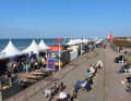 The promenade was well filled in picture-book weather