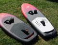 Im Vergleich zu klassisch-kompakten Wingboards (links) sind Midlength-Boards wie das JP-Australia R-Winger (rechts) rund 20 Zentimeter länger und knapp acht Zentimeter schmaler