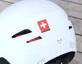 Der Helm hat eine schlagfeste Hülle