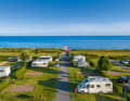 Blauer Himmel, blaues Meer: kein seltener  Anblick beim Camping auf Fehmarn