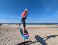 You can launch the parawing when you are still on the foil or kneeling when the board is bobbing. Choose a light space wind course and get the parawing out of the bag or from under the lycra