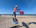Grip the bar with your front hand and open the sides of the wing slightly