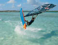 Bonaire: Warm, seicht, mit auflandigem und konstantem Wind: Hier fühlen sich nicht nur Ein- und Aufsteiger wohl, sondern auch Freestyler.