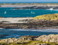 Seven windsurfers, that means rush hour on Tiree. When the island slowly fills up with bullis and you often meet each other on the island's single-lane roads - that's when the Wave Classics take place.