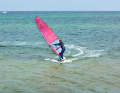 The second step then takes place immediately afterwards and far aft on the deck in order to immediately relieve the bow again. Ideally, the glide should only end in this phase.
