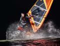 Open or closed gloves - individual tastes differ when it comes to gloves for surfing.