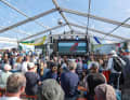 Volles Haus: "Born To Windsurf" lockte am Samstag scharenweise Zuschauer ins Party-Zelt