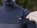 A drawstring on the chest also effectively prevents water ingress