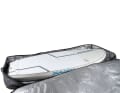Die Kammer für das Board ist vom Zubehör und dem Foil getrennt