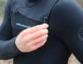 Thanks to a drawstring, the mission can be pulled tight on the chest