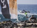 Die Action steigt nur einen Steinwurf entfernt vom Strand