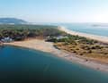 In Moledo trennt eine Landzunge eine Lagune von wilden Atlantik ab