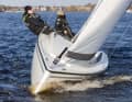 Testschlag mit der Milan 22 bei Sonnenschein und schöner Brise. Im Sommer wäre die Hamburger Außenalster bei solchen Bedingungen überfüllt mit Wassersportlern, Ende November waren wir das einzige Boot.