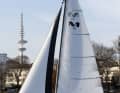 The mainsail of construction number one differs from the series: a strongly flared square top is standard here. No problem with a rig without backstay.