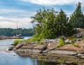 Zwischen Karlshamn und Karlskrona erstreckt sich mit den Blekinge-Schären ein Naturparadies, das von wenigen Seglern angelaufen wird