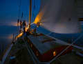 Ambiance mystique sur le "Peter von Seestermühe" lors d'un voyage de nuit de Kiel à Flensburg