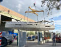 Der Alukasko auf dem Weg in die Werfthalle in Parma. Die Stem 50 feiert auf der Boat Show in Genua im September Weltpremiere.