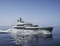 Le quadricoque en aluminium de 44,50 mètres de long, baptisé Alloy44, est construit à La Spezia d'après un design de Bernardo Zuccon. La parenté du nom avec le SwanAlloy 44 est indéniable.