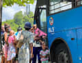 Pour les excursions à terre en bus, il suffit de se mêler à la population locale.