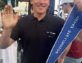 Der neue Rekordhalter Moritz Kleindienst mit dem Blauen Band.