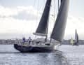 Unter Code Zero legt sich die Contes 63 CS schon bei 5 Knoten Wind leicht auf die Seite und segelt mitunter schneller als der Wind
