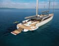 Outdoor paradise: On board the "Kaze", life takes place mainly outside. The beach club comes with a pool, folding terraces and bathing platform