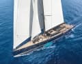 Flexible sail plan: Doyle supplied laminate with structured luff. The centred mast position and the gull shape of the spreaders allow for large headsails. The changing wardrobe is stored in the tender bay, where a seven-metre-long rib is normally parked