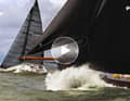 Flat-bottomed ship versus X-Yacht - an impossible race: An impossible story became a crowd favourite: the YACHT-tv classic from 2013 shows the incredible trial of strength between a flat-bottomed ship and an X-40 - 30 tonnes of steel against seven tonnes of GRP. Who will ultimately win the race on the IJsselmeer?