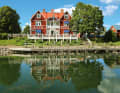 Das in skandinavischem Stil gehaltene „Göta-Hotel“ steht am Kanalufer in Borensberg