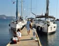 In Knidos liegen Charteryachten am Steg. Die Crews: Deutsche, Russen, Ukrainer!