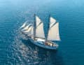 Ursprünglich trug das Schiff Luggersegel. Heute wird es mit einem Gaffelrigg gefahren. Das ist effizienter und trägt zu den überraschend guten Amwind-Eigenschaften bei – ebenso wie der im Vergleich zu den einstigen Loggern aus Frankreich und England tiefer gehende Kiel